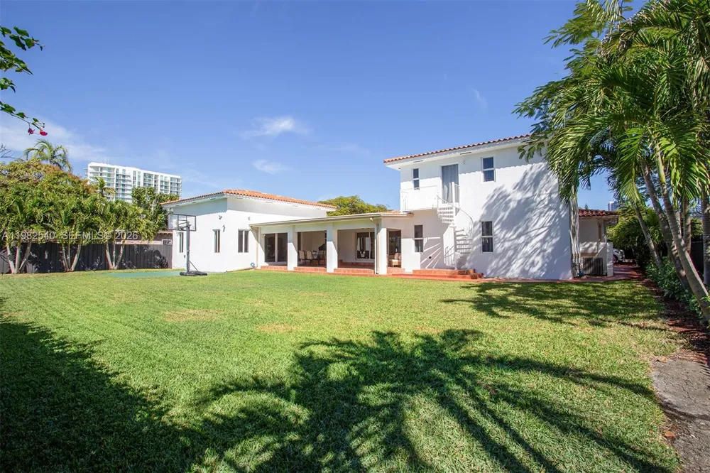 100 SW 26th Rd Miami, FL 33129