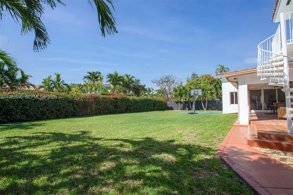 100 SW 26th Rd Miami, FL 33129