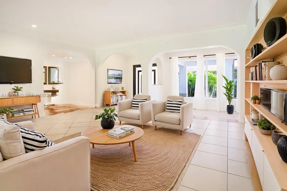 100 SW 26th Rd Miami, FL 33129