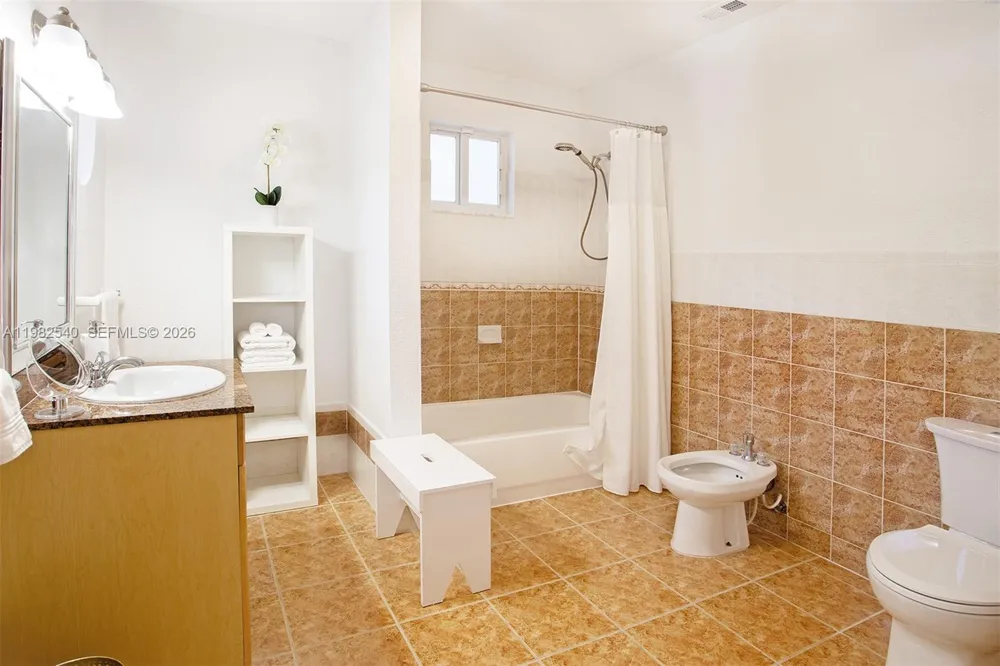100 SW 26th Rd Miami, FL 33129
