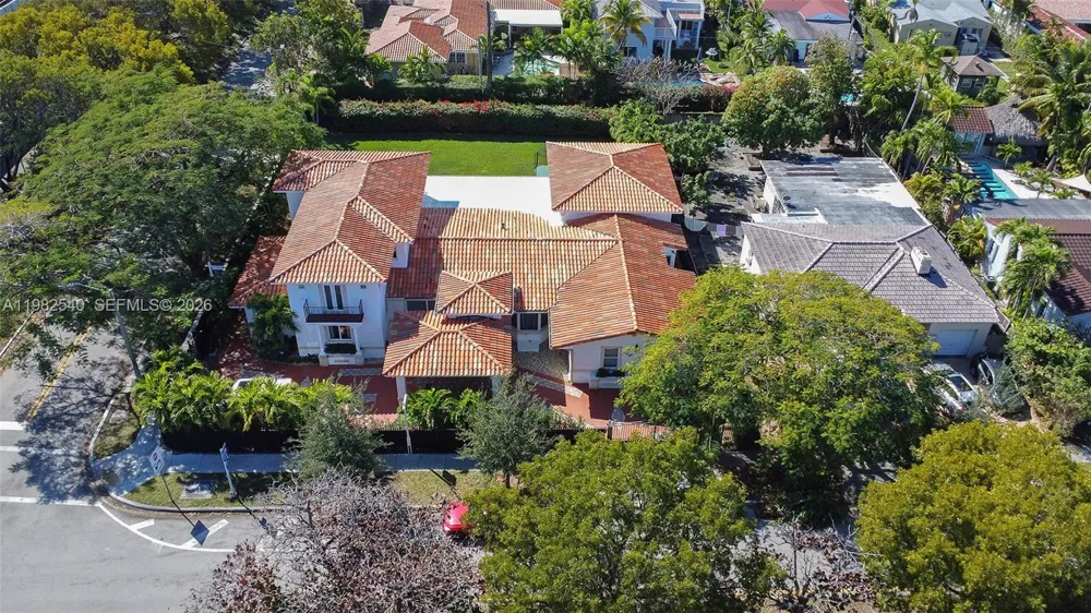 100 SW 26th Rd Miami, FL 33129