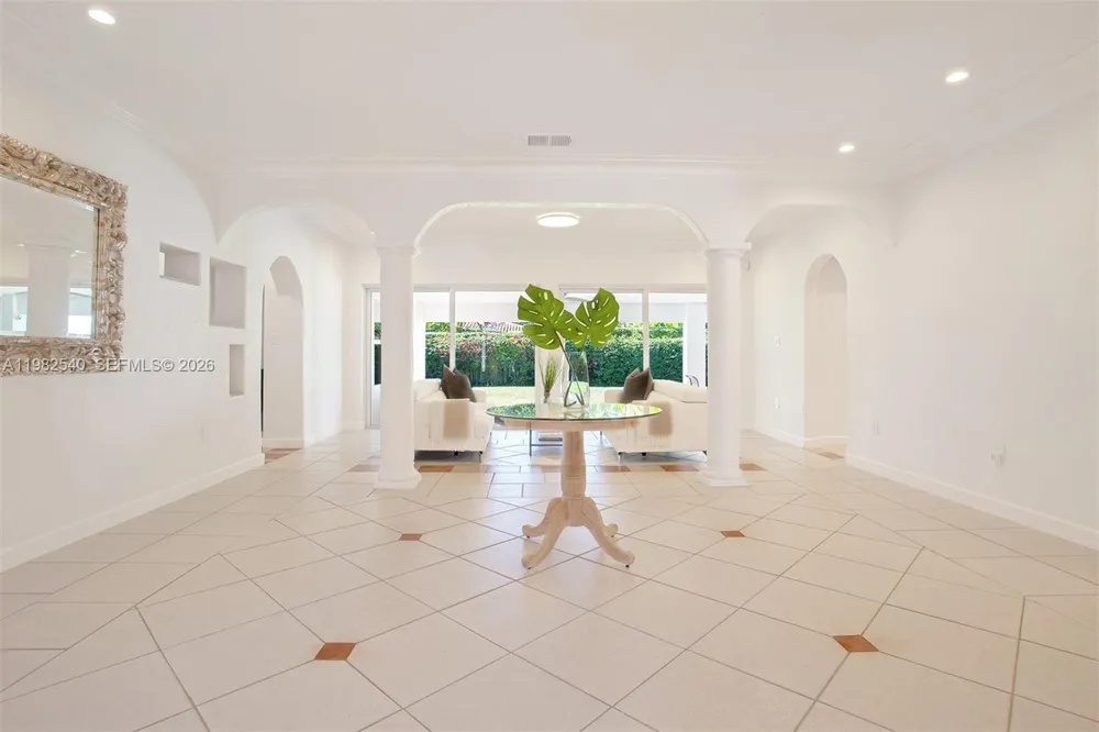 100 SW 26th Rd Miami, FL 33129