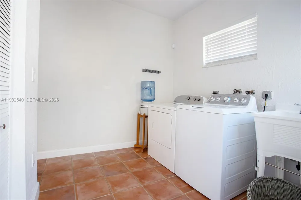 100 SW 26th Rd Miami, FL 33129