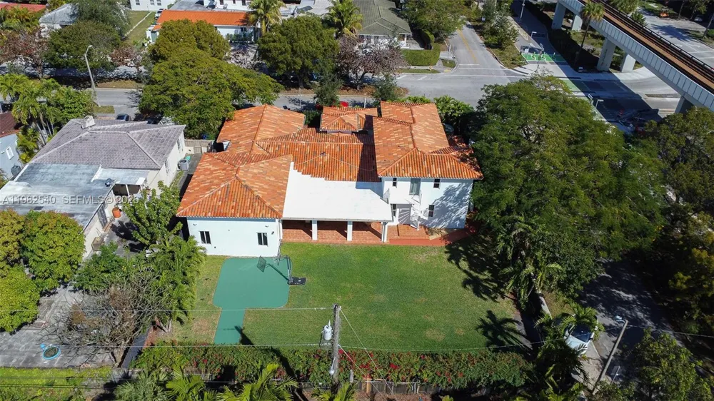 100 SW 26th Rd Miami, FL 33129