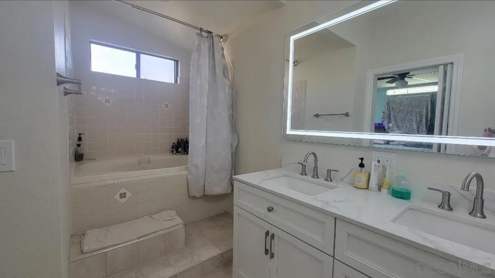 2317 Sherwood Dr Lemon Grove, CA 91945