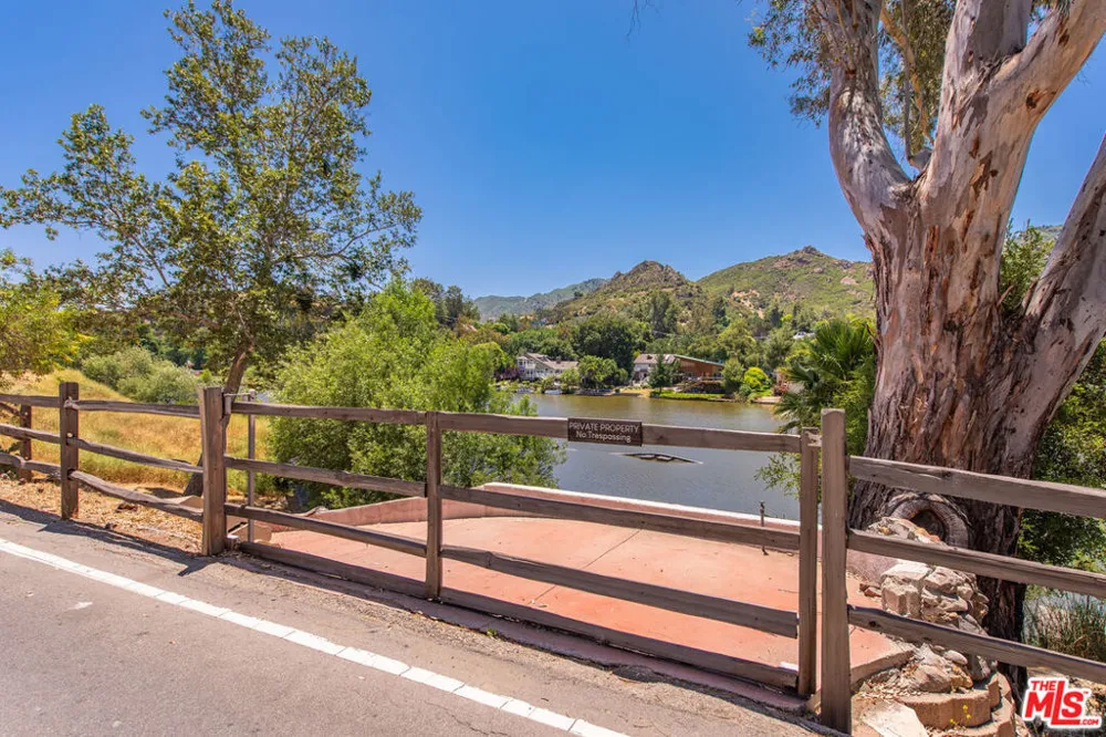 29371 Lake Vista Drive Agoura Hills, CA 91301