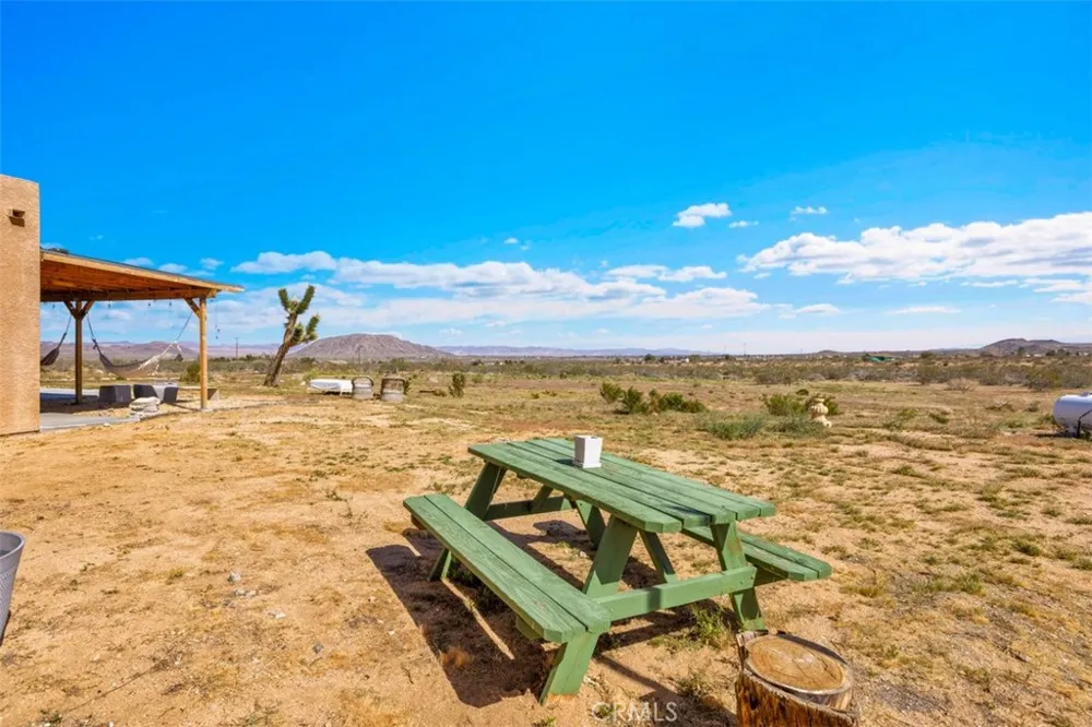 1335 Fortuna Ave Landers, CA 92285