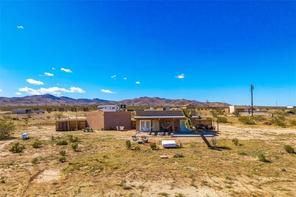 1335 Fortuna Ave Landers, CA 92285