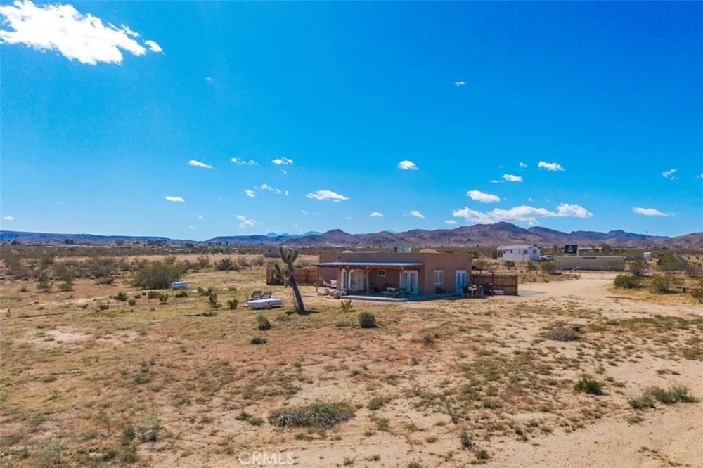 1335 Fortuna Ave Landers, CA 92285