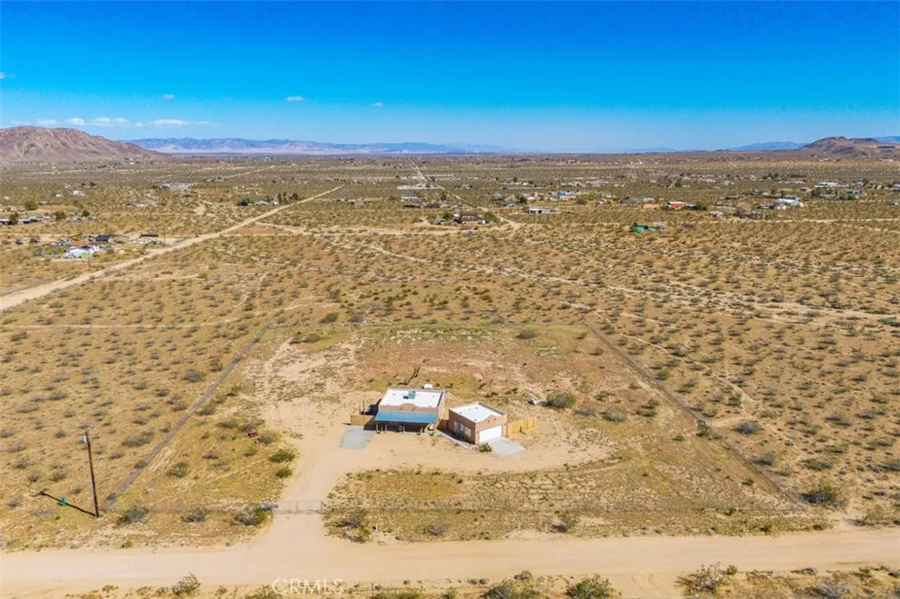 1335 Fortuna Ave Landers, CA 92285