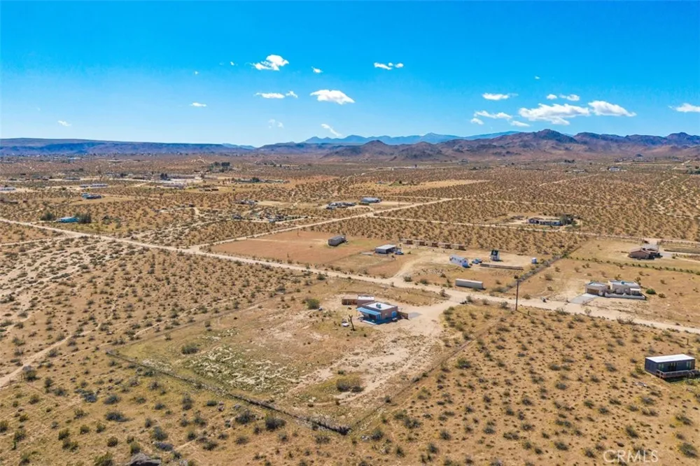 1335 Fortuna Ave Landers, CA 92285