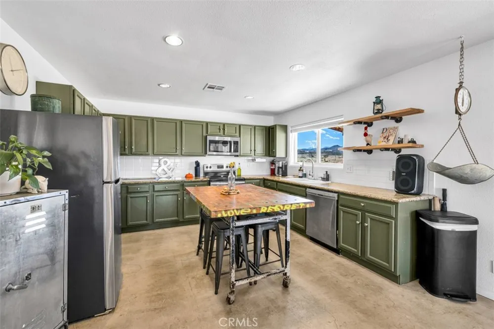 1335 Fortuna Ave Landers, CA 92285