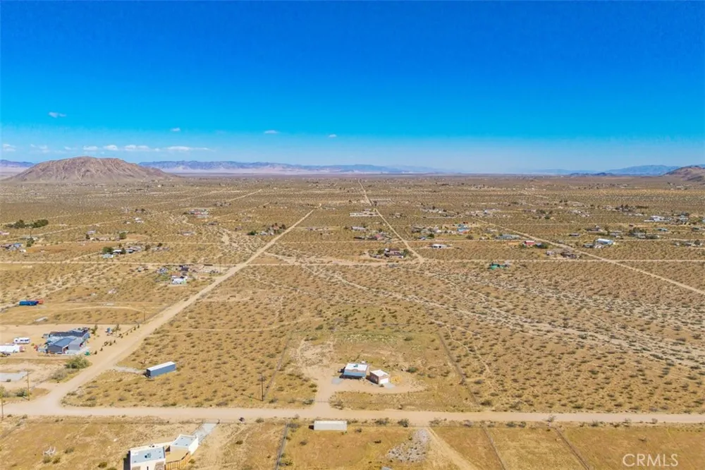 1335 Fortuna Ave Landers, CA 92285