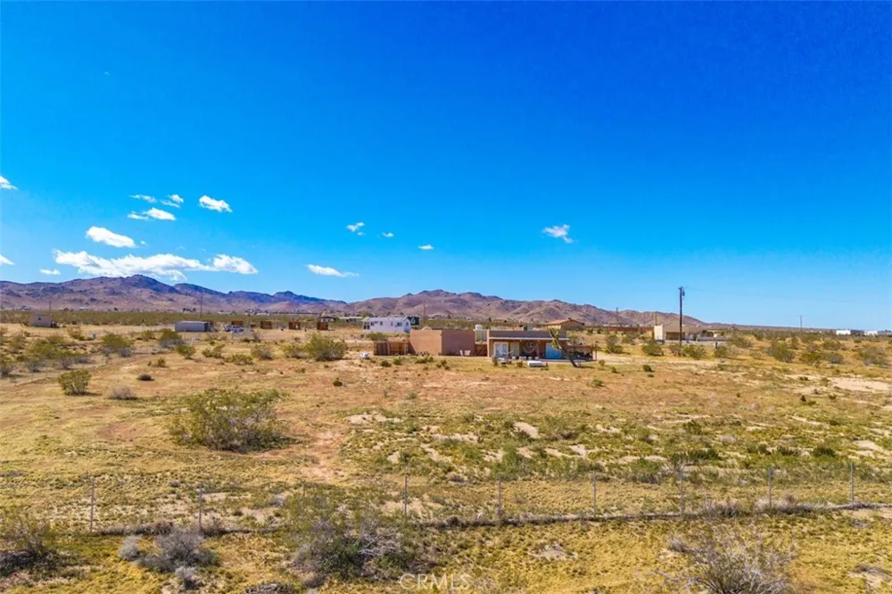 1335 Fortuna Ave Landers, CA 92285