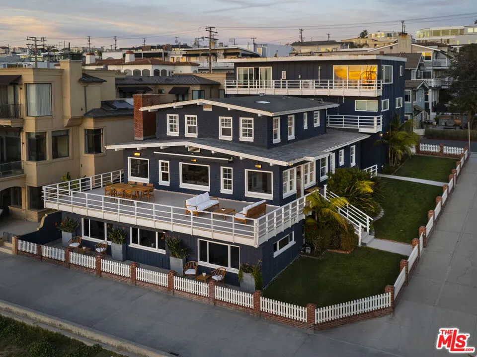 1000 The Strand Manhattan Beach, CA 90266