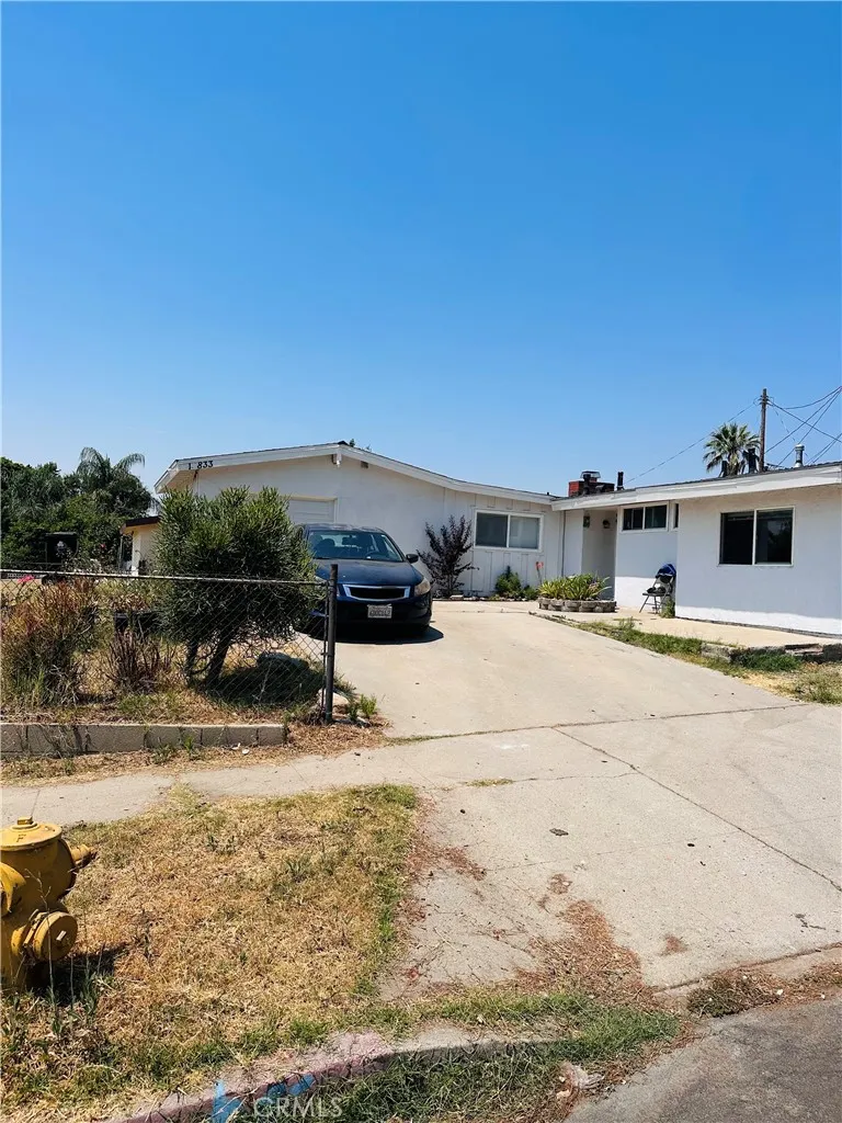 14833 Ararat Sylmar, CA 91342
