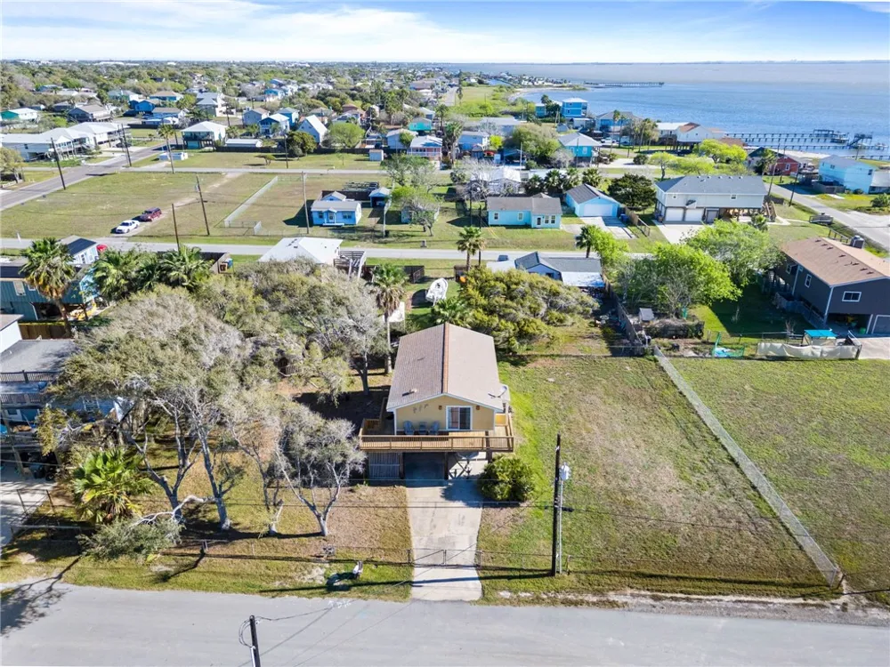 118 Las Palmas Drive Corpus Christi, TX 78418