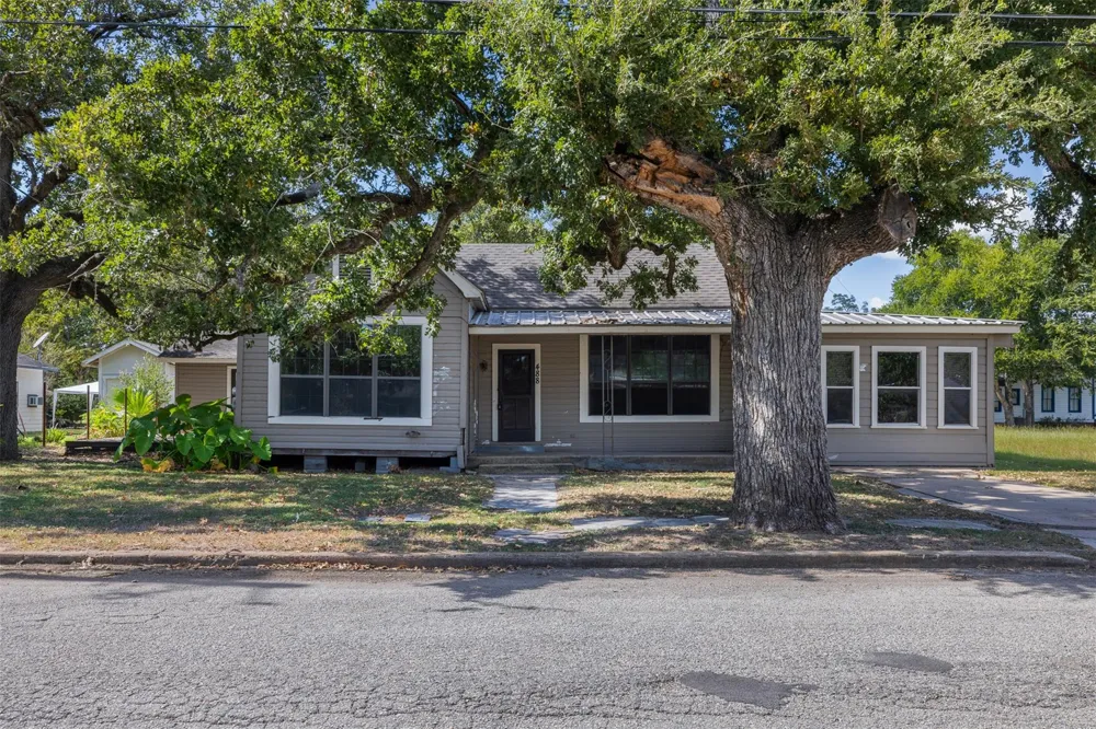 488 7th Street Somerville, TX 77879