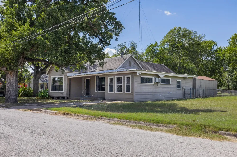 488 7th Street Somerville, TX 77879