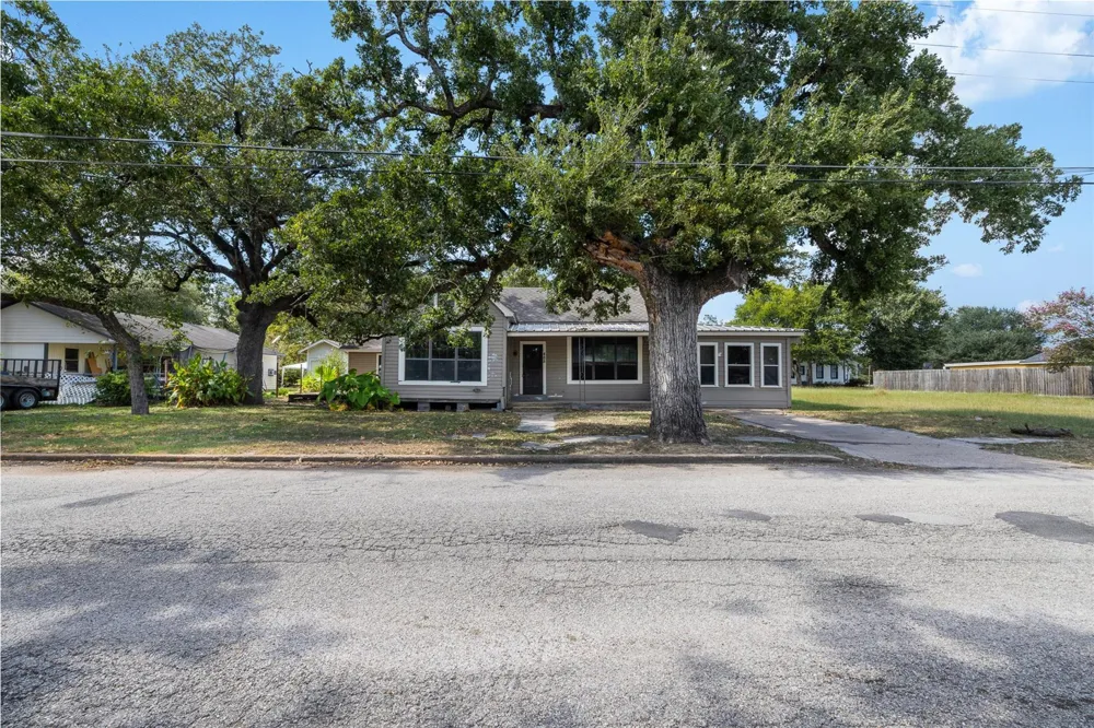 488 7th Street Somerville, TX 77879