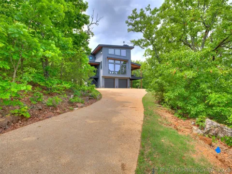 87 Rose Way
