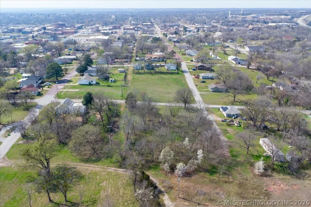 608 E 9th Avenue Bristow, OK 74010