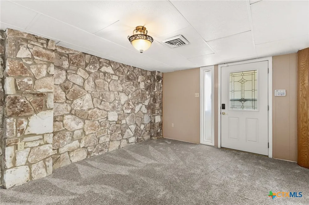 92 Turtle Lane Seguin, TX 78155