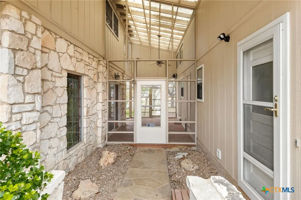 92 Turtle Lane Seguin, TX 78155