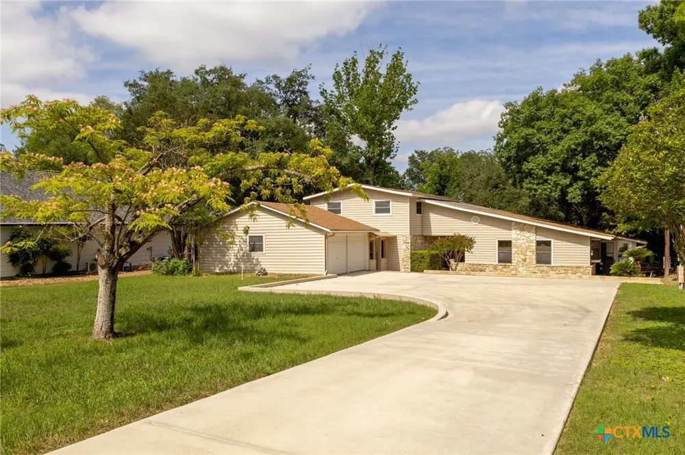 92 Turtle Lane Seguin, TX 78155