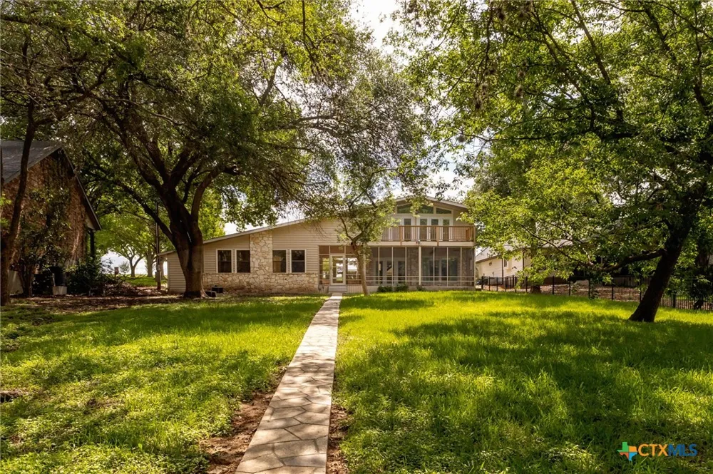 92 Turtle Lane Seguin, TX 78155