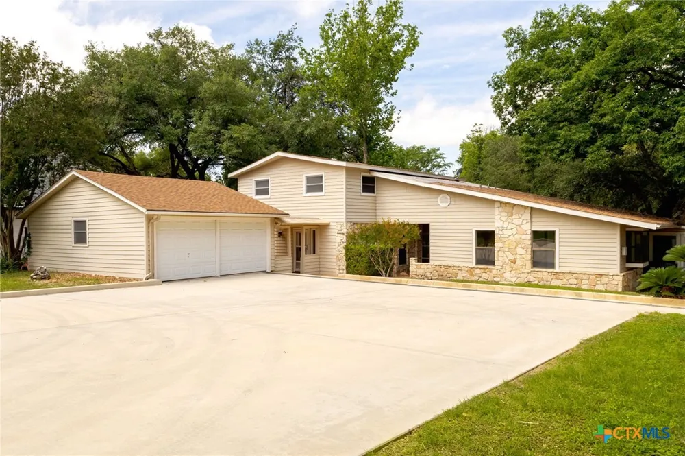 92 Turtle Lane Seguin, TX 78155