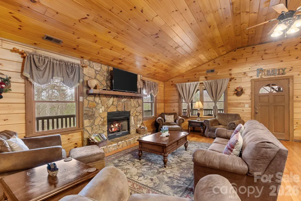 264 Moonbeam Lane Clyde, NC 28721