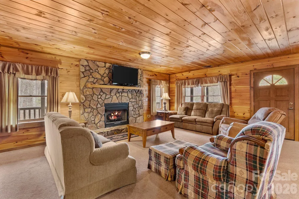 264 Moonbeam Lane Clyde, NC 28721