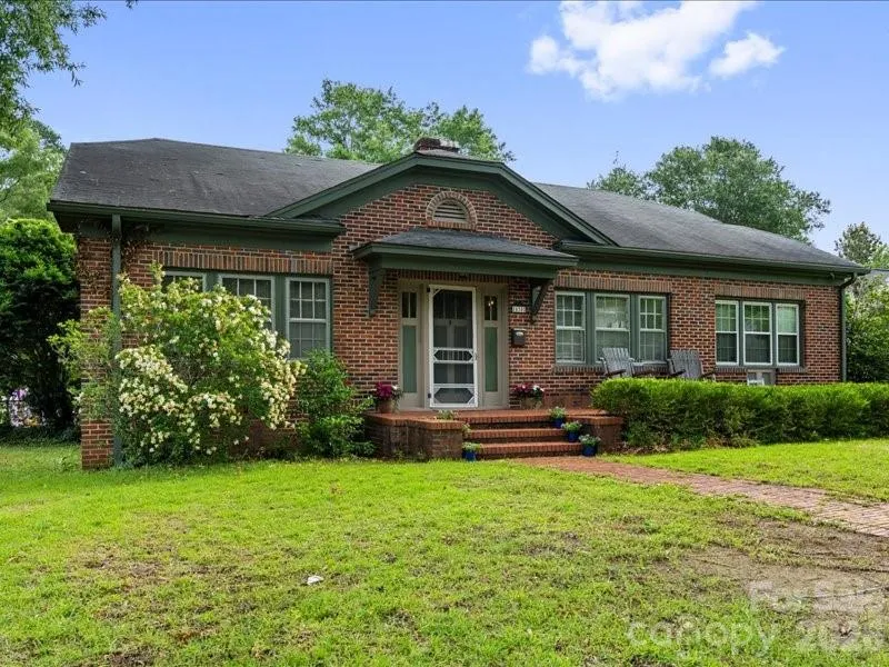 430 3rd Street Cheraw, SC 29520