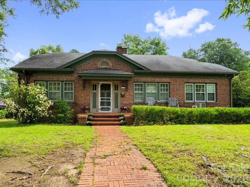 430 3rd Street Cheraw, SC 29520