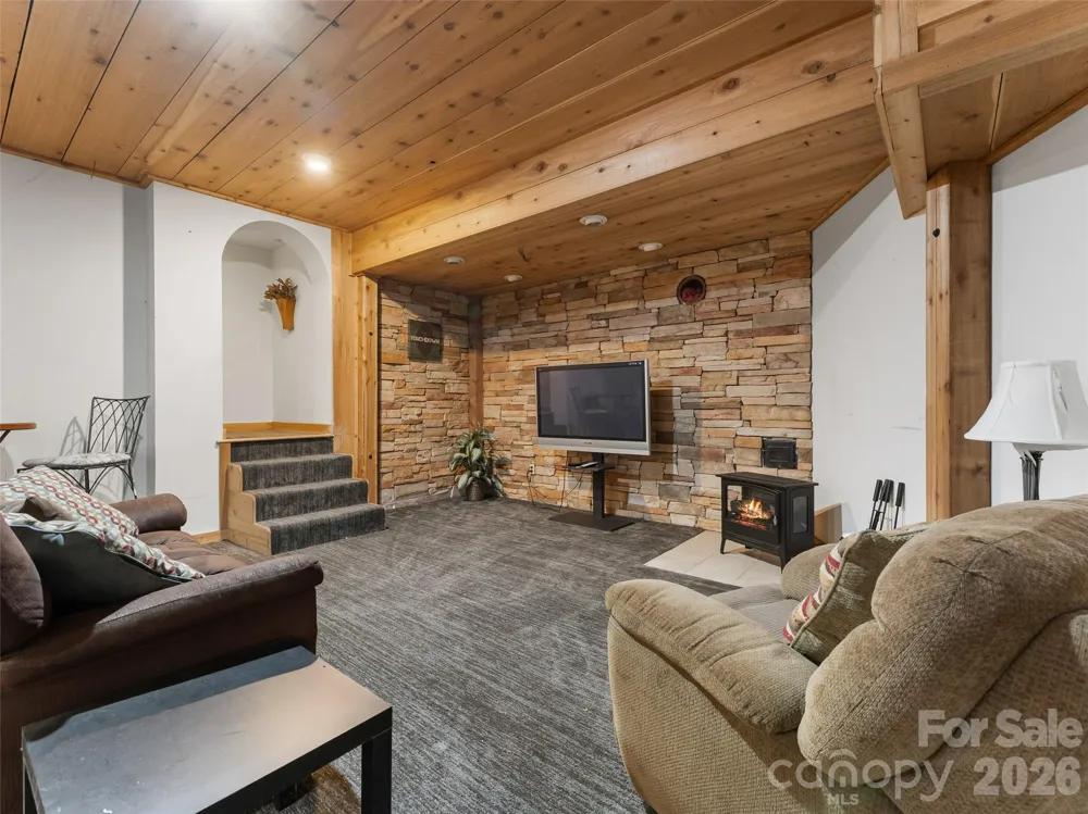 6 Ravenwood Lane Horse Shoe, NC 28742