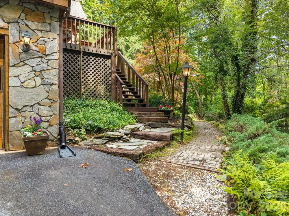 6 Ravenwood Lane Horse Shoe, NC 28742