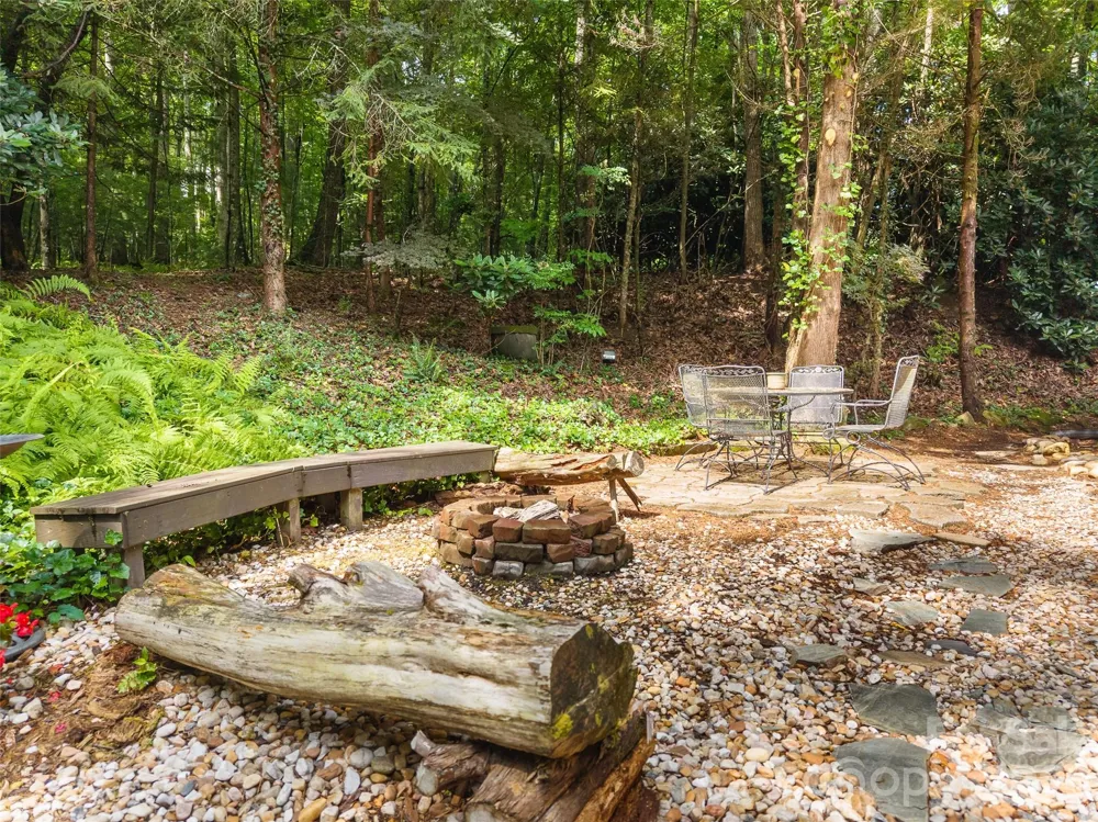 6 Ravenwood Lane Horse Shoe, NC 28742