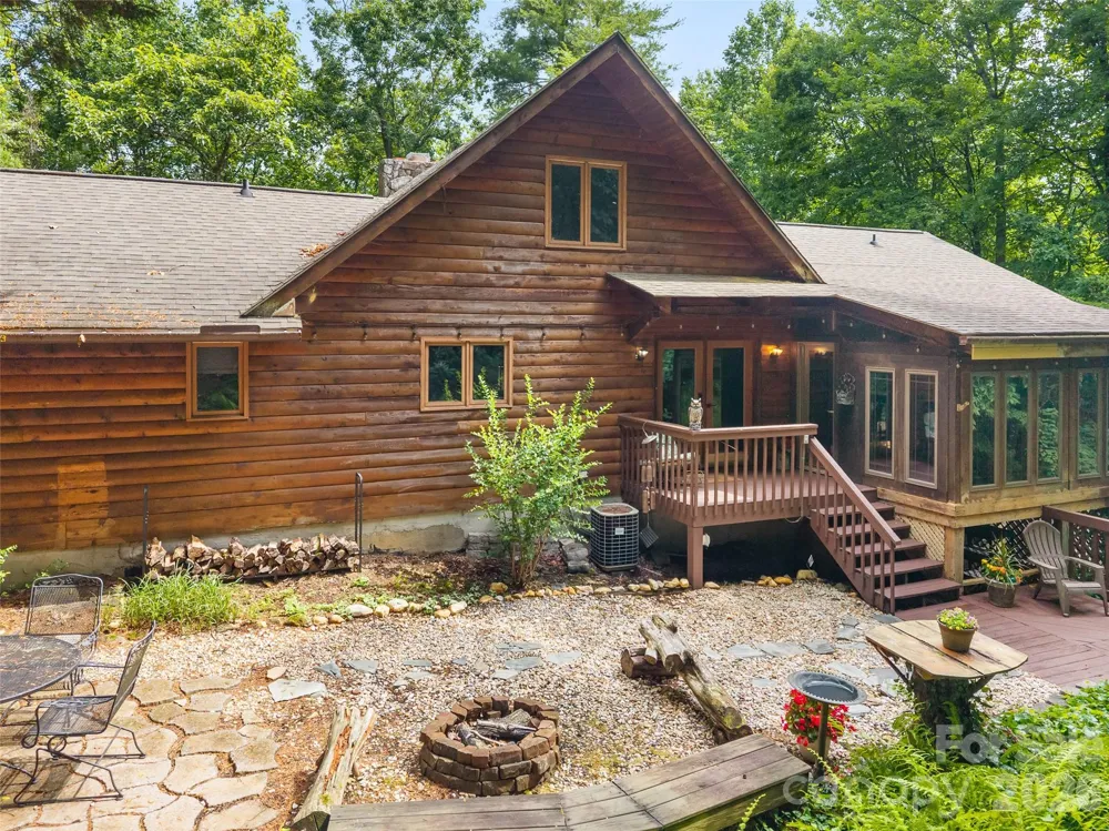 6 Ravenwood Lane Horse Shoe, NC 28742