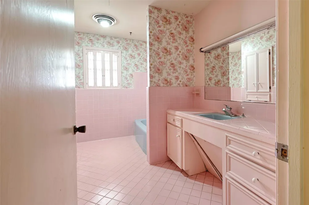 302 Baumgarten Street Schulenburg, TX 78956