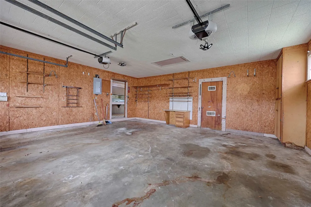 302 Baumgarten Street Schulenburg, TX 78956