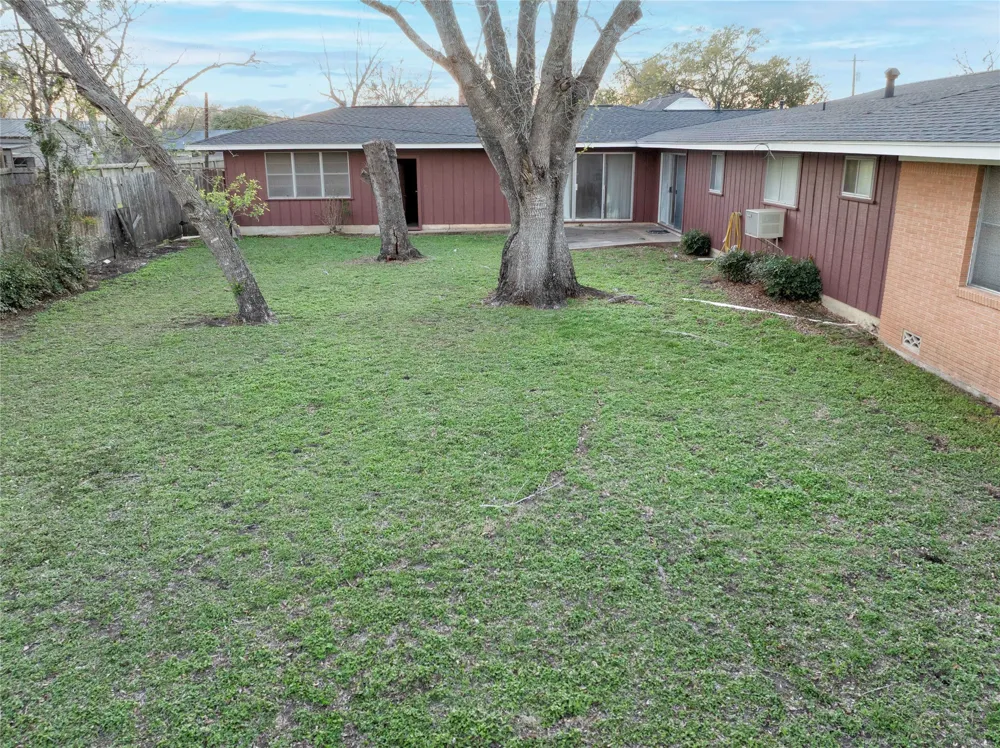 302 Baumgarten Street Schulenburg, TX 78956
