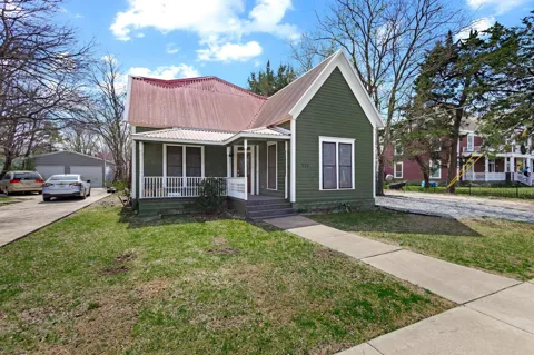 331 W Grand Street