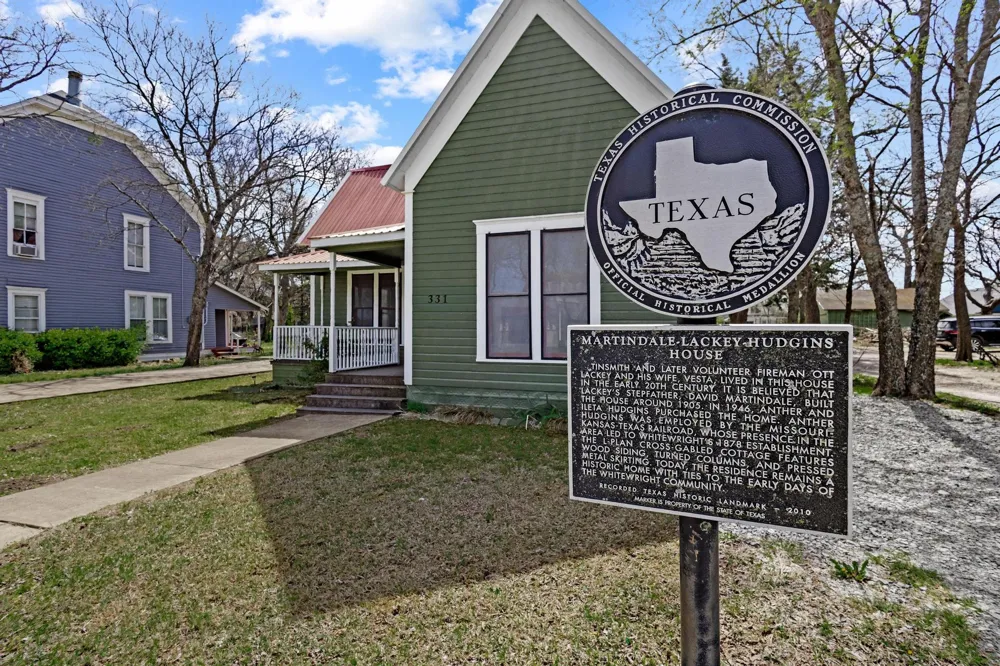 331 W Grand Street Whitewright, TX 75491
