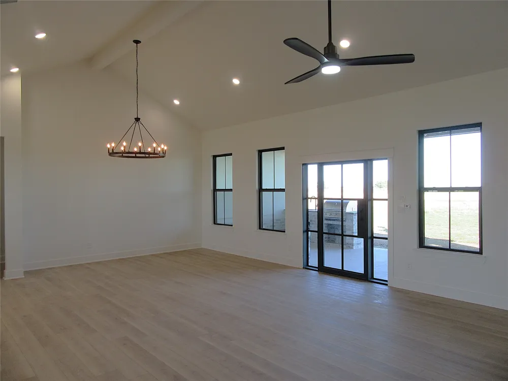 611 Willow Moon Ranch Road Crawford, TX 76638