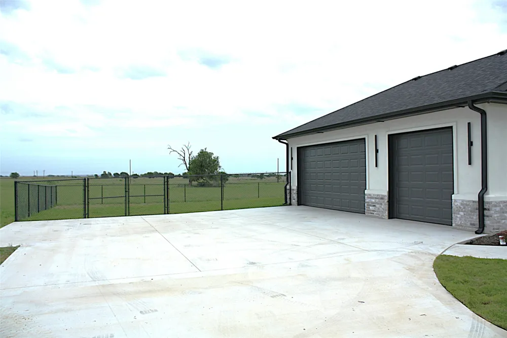 611 Willow Moon Ranch Road Crawford, TX 76638