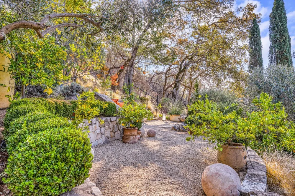2395 Pickett Road Calistoga, CA 94515