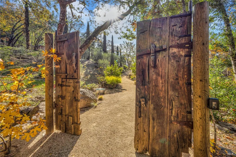 2395 Pickett Road Calistoga, CA 94515
