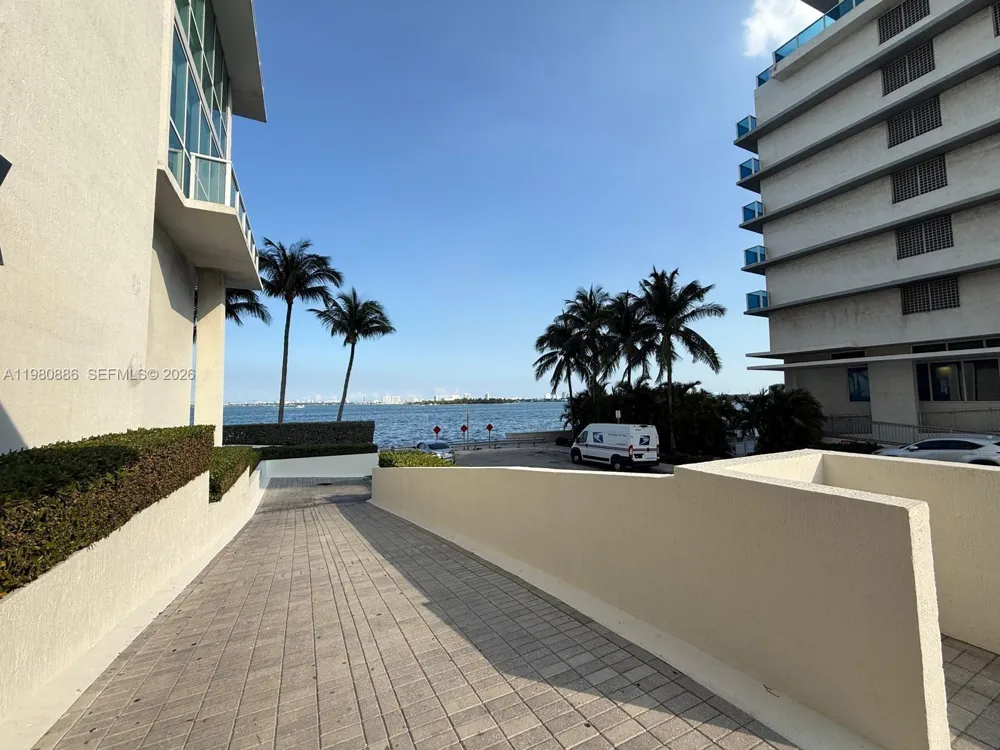 665 NE 25th St #2102 Miami, FL 33137