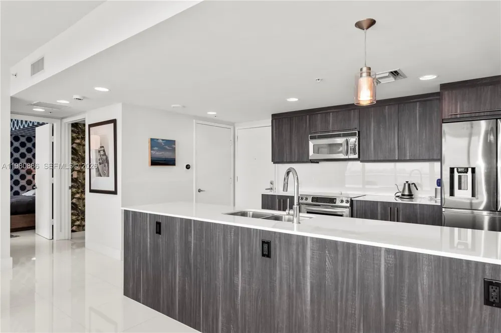 665 NE 25th St #2102 Miami, FL 33137